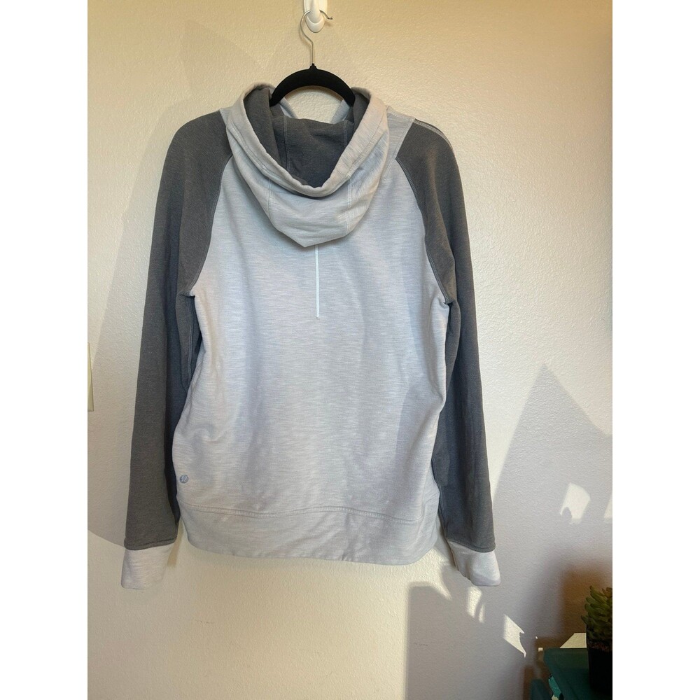 Men’s Lululemon sweatshirt